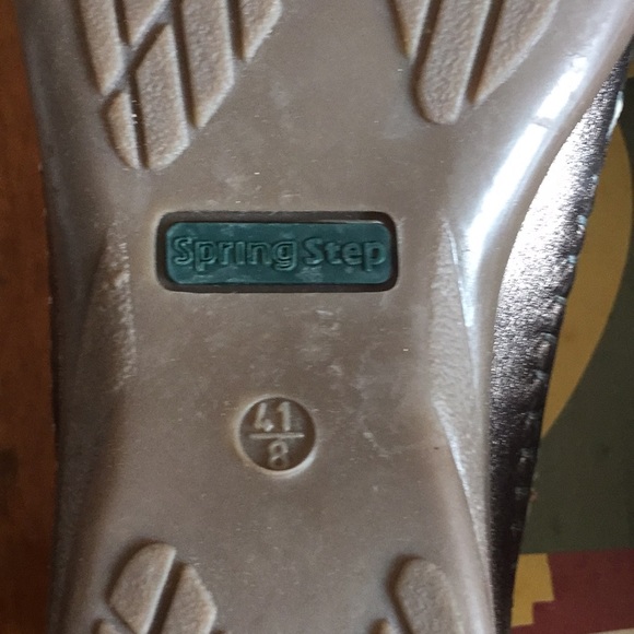 Like New Spring Step Metallic Shoes - Picture 7 of 8